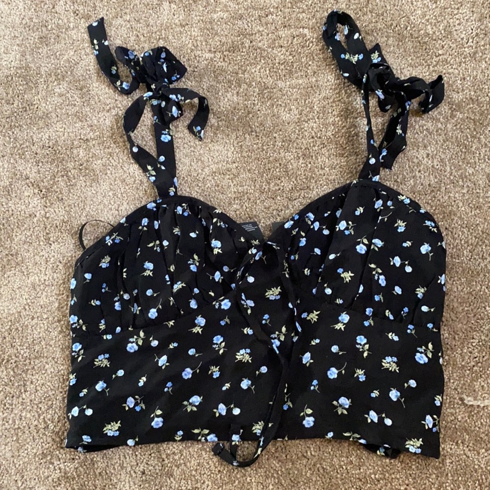 flowery crop top